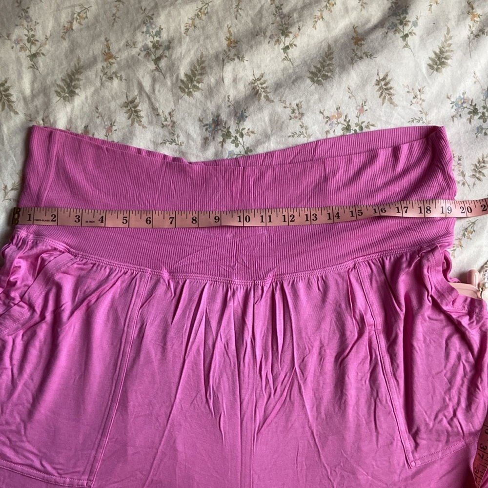 Aerie pink lounge shorts with side pockets size XXL great condition never worn - Picture 4 of 9